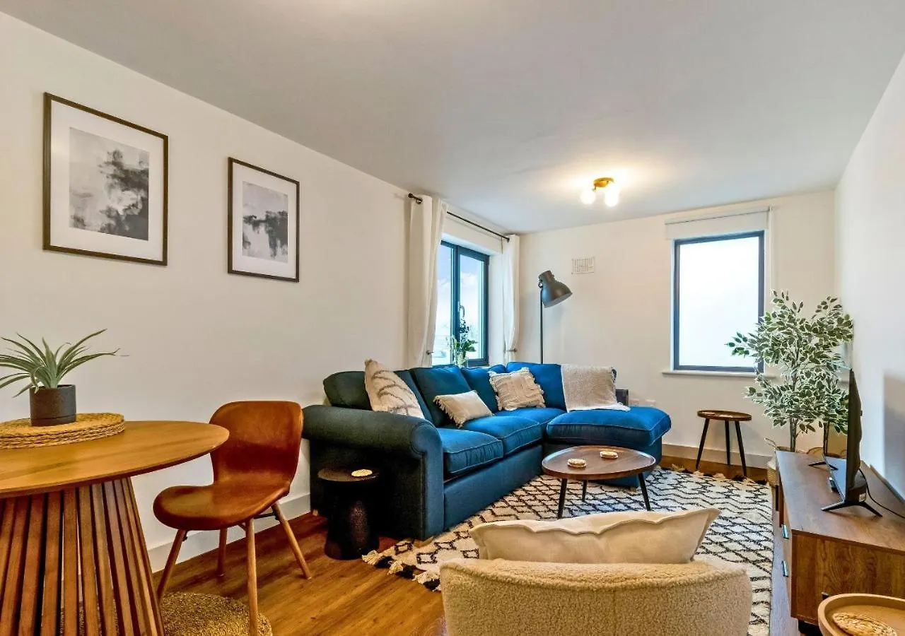 Central 1Bd With Free Underground Parking! Cheltenham
