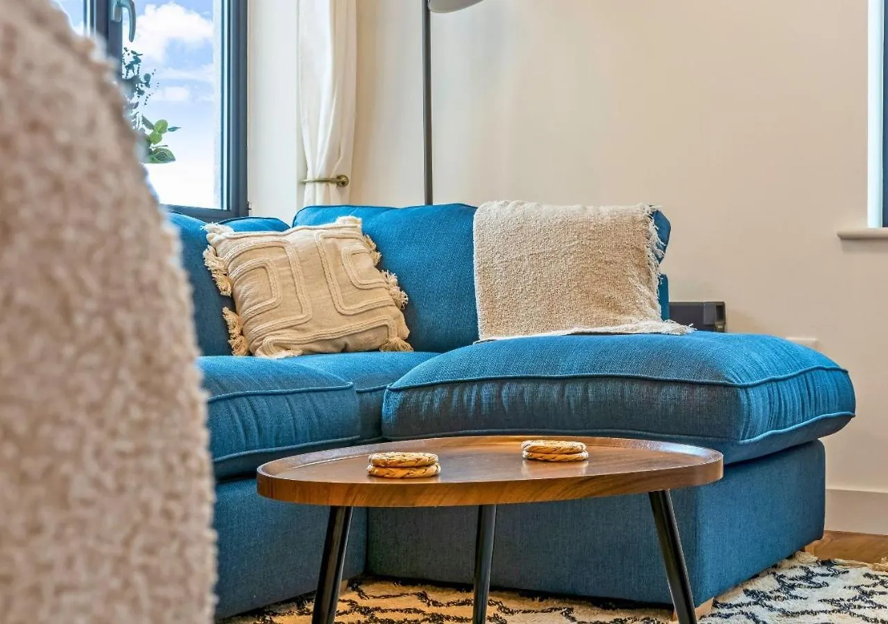 Central 1Bd With Free Underground Parking! Cheltenham Apartment
