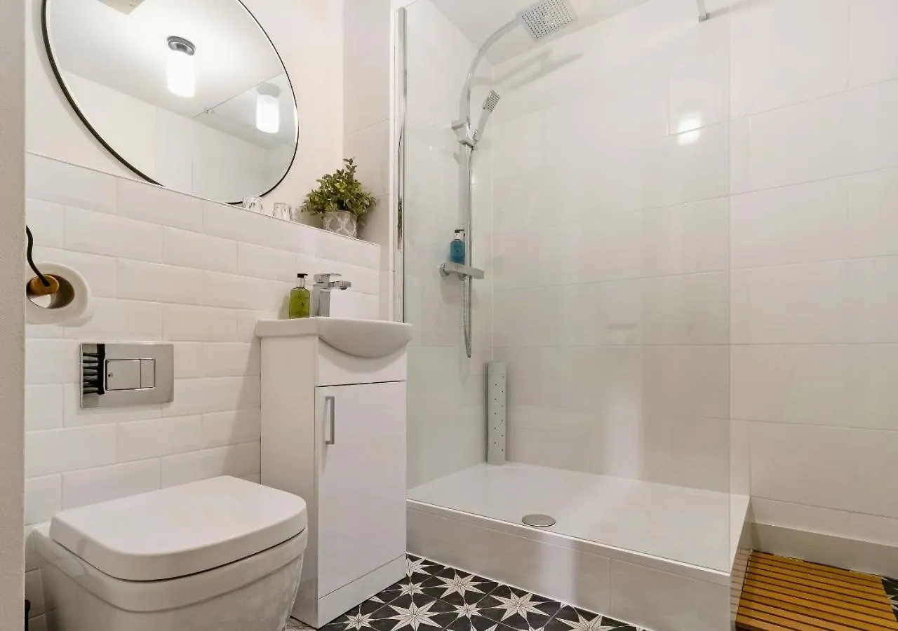 Apartment Central 1Bd With Free Underground Parking! Cheltenham United Kingdom