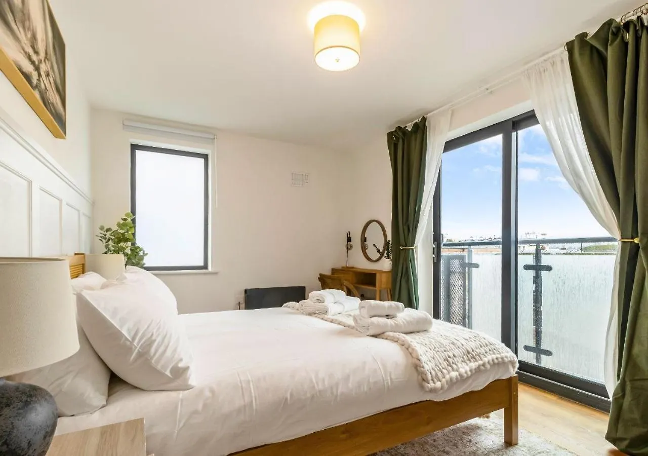 Central 1Bd With Free Underground Parking! Cheltenham United Kingdom